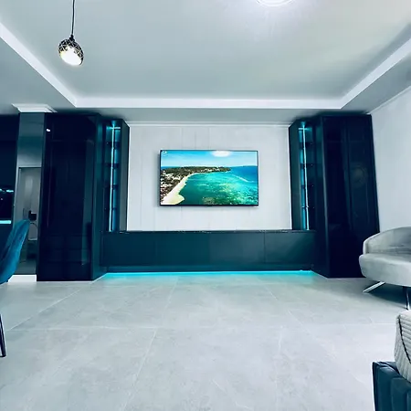 North Executive Mamaia